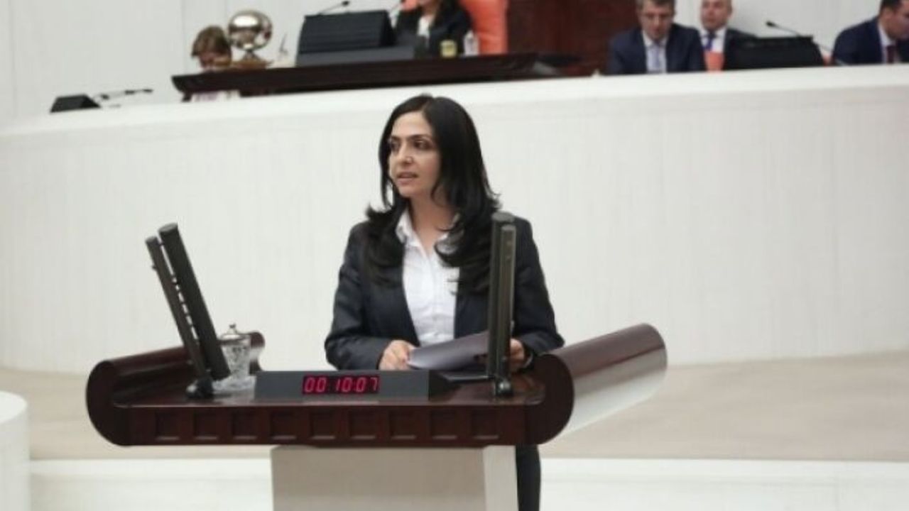 HDP'li Özgökçe TBMM'de konuştu: "İlk deprem afetti, 2'nci deprem cinayet"