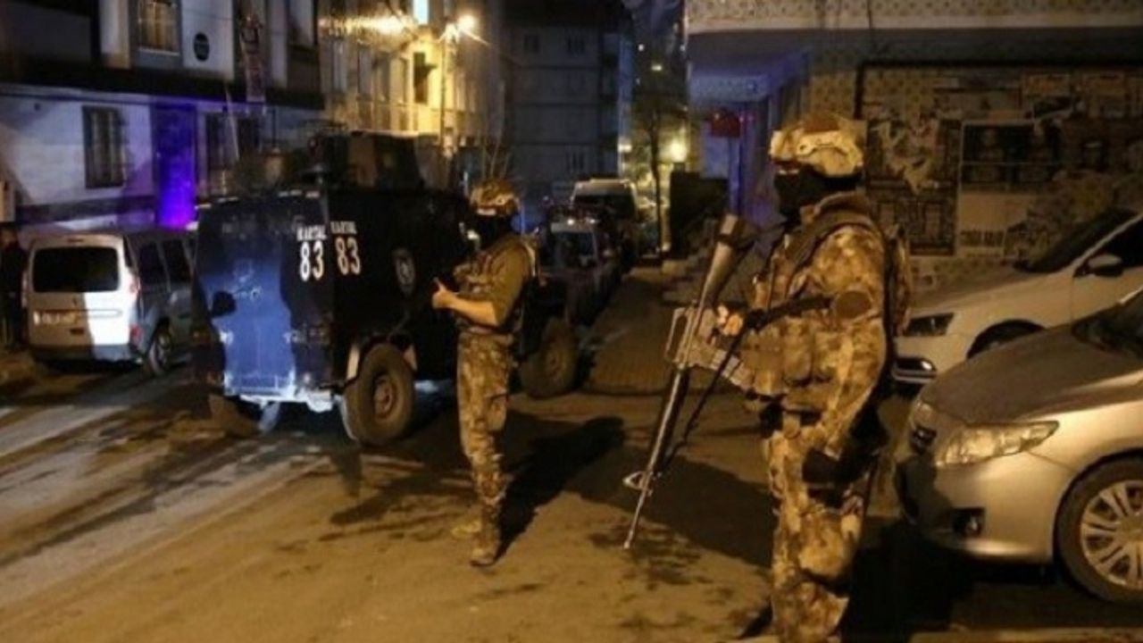 Van'da ev baskınları 8 kişi gözaltına alındı