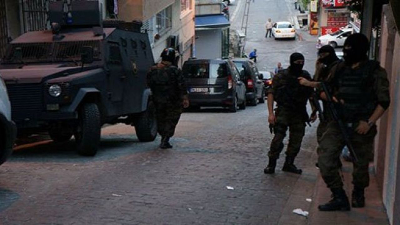 Van'da ev baskınları:Erciş’te HDP ilçe yöneticisi gözaltına alındı