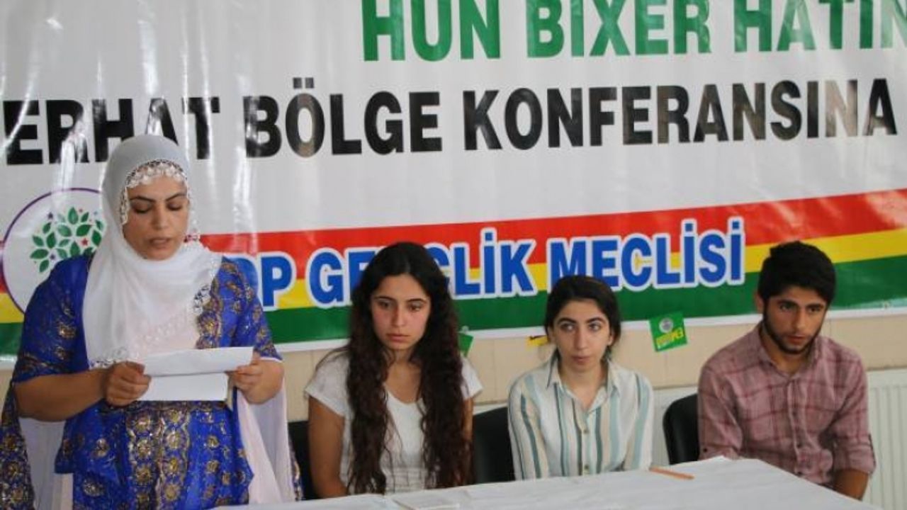 Van'da konuşan Tosun: Gençlerle demokratik eşit ve özgür geleceği inşa edeceğiz