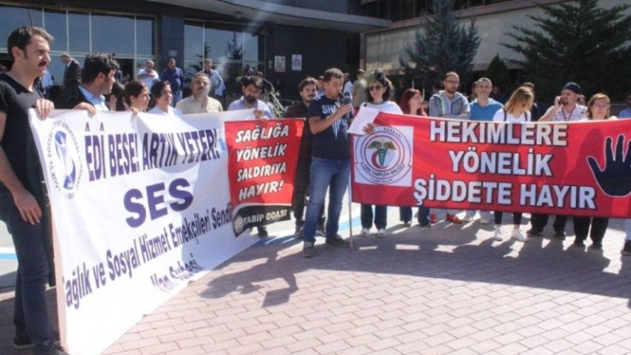 Van'da Sağlık emekçileri Doktor Hacıosman'ın öldürülmesini Protesto etti