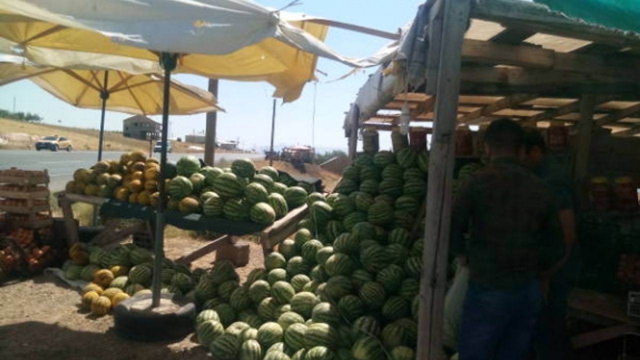 Van Erciş ve ilçelerde halk Yerli ürünlerle geçimini sağlıyor