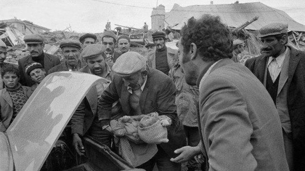 24 Kasım: 3 bin 840 kişinin hayatını kaybettiği Çaldıran Depremi’nin 42. Yıl Dönümü