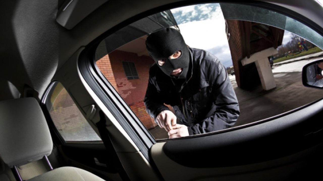 Erciş'te otomobil hırsızlığı "  Satın alma bahanesi ile aracı çaldılar"