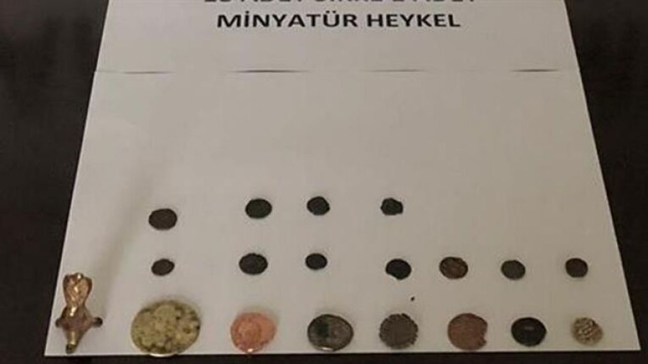 Van'da 18 Adet Sikke ile 1 Adet Minyatür Heykel Ele Geçirildi