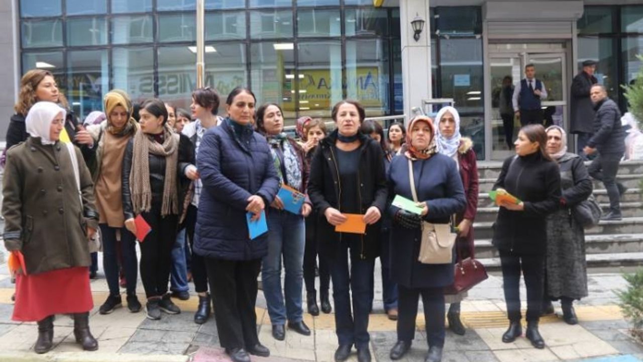 Van'da 25 Kasım etkinlikleri:Katledilen kadınlar anıldı