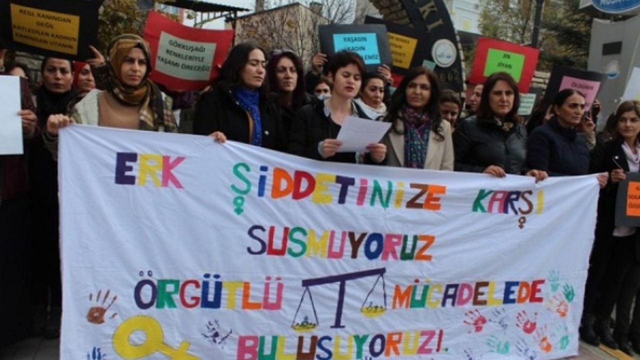 Van’da Kadına yönelik şiddet protesto edildi