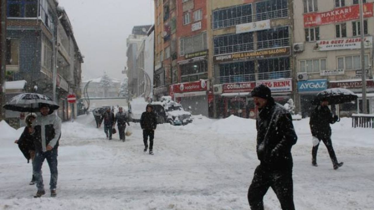 Van Bahçesaray Çatak ,Hakkari Çukurca, Şırnak Beytüşşebap ve Uludere'de okullara kar tatili