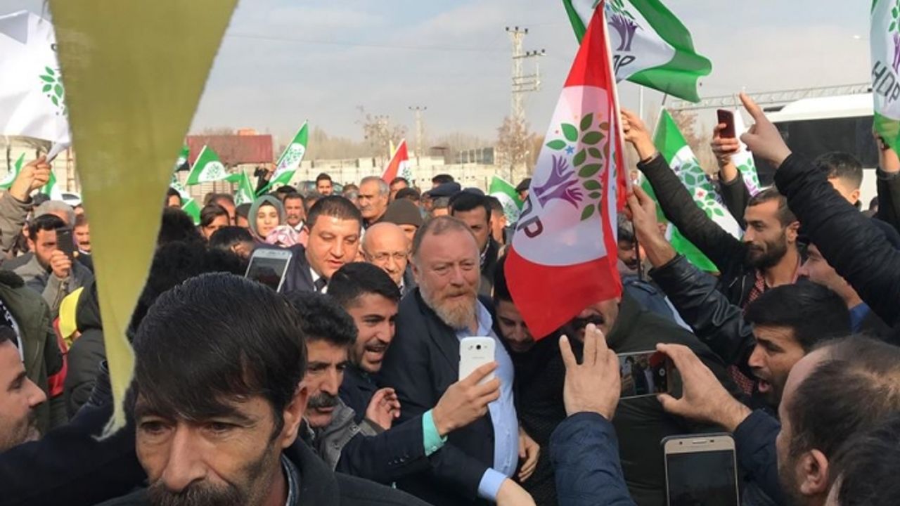 Temelli Erciş'te konuştu:'Tek çözüm senin iktidardan gitmendir’