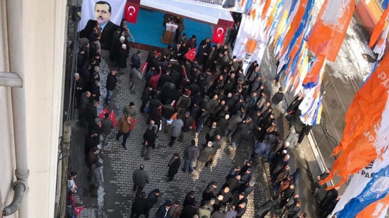 AKP'nin Erciş'te Aday Tanıtım Mitingi Sönük Geçti