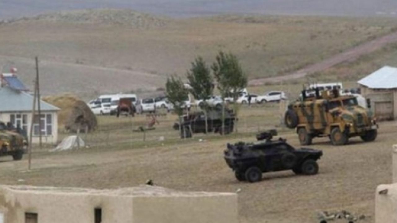 Erciş'te ev baskınları 8 kişi gözaltına alındı