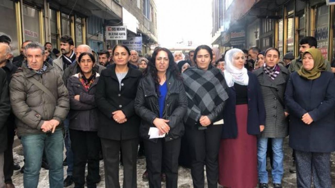 Erciş’te ev baskınları ve tutuklamalar protesto edildi