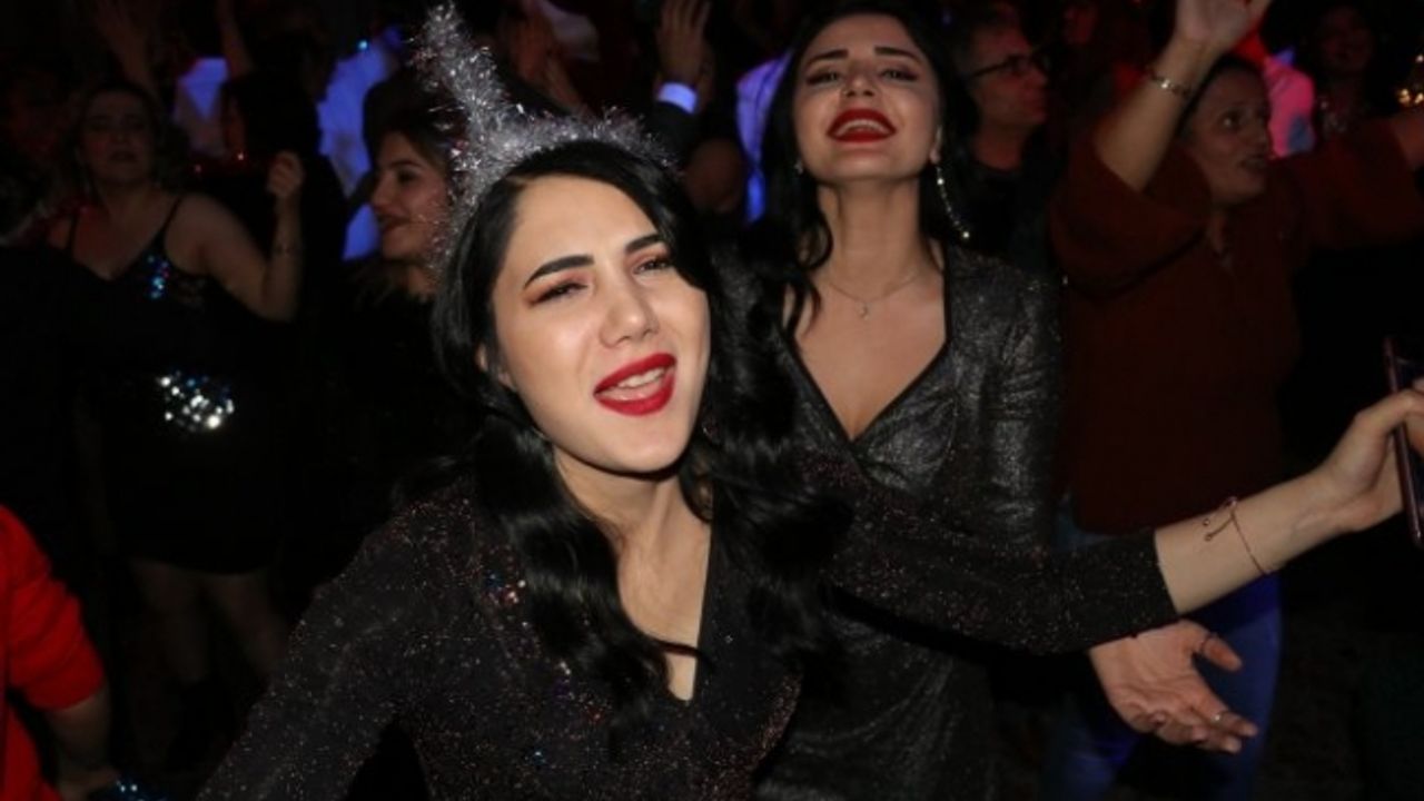 İranlı Turistler Yeni Yıla Van'da Girdi