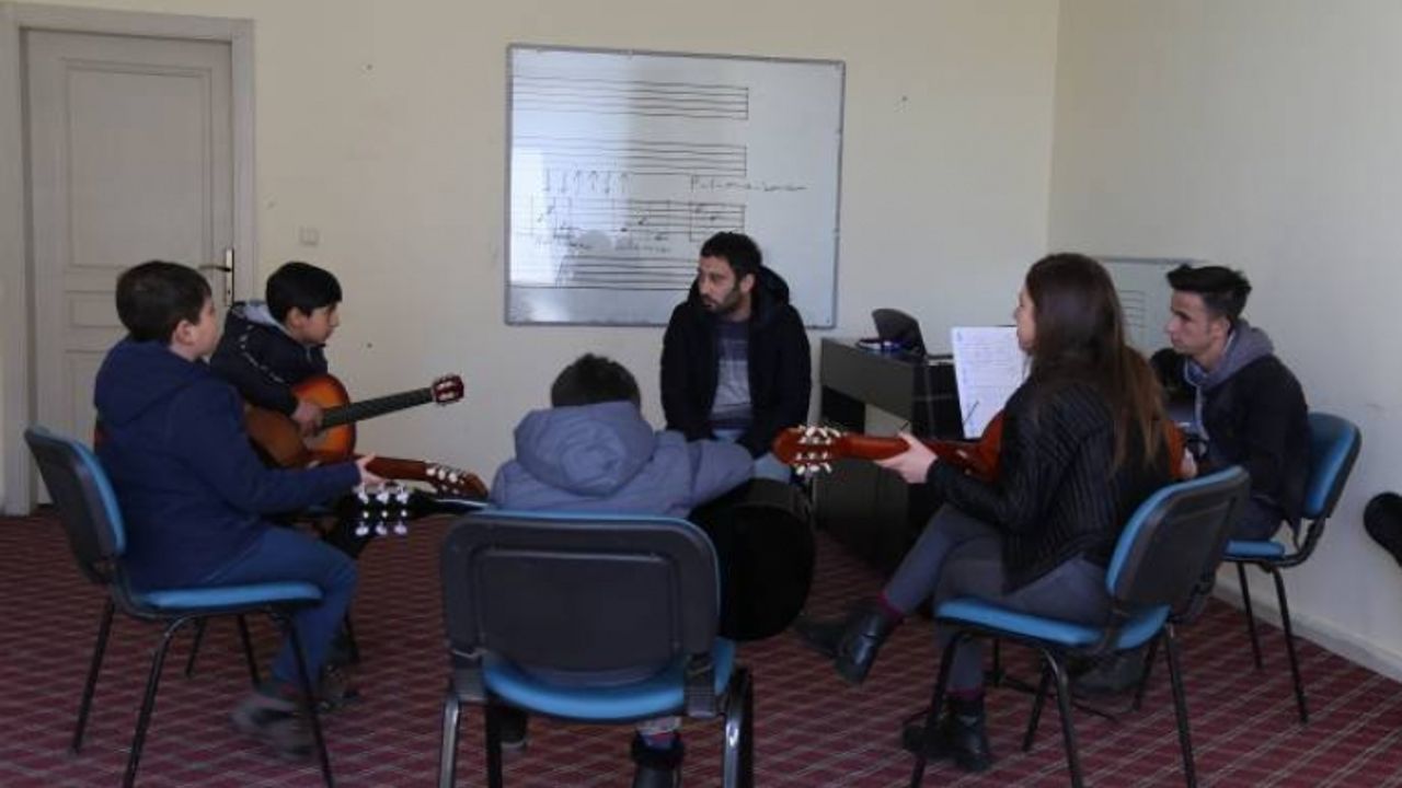 Van'da Serhat Kültür Merkezi 7 farklı atölye ile sanatseverleri bekliyor