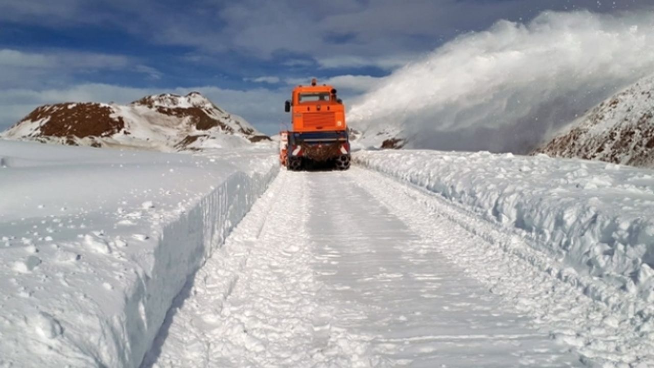 Van'da 362 Yerleşim Yerinin Yolu Ulaşıma Kapandı