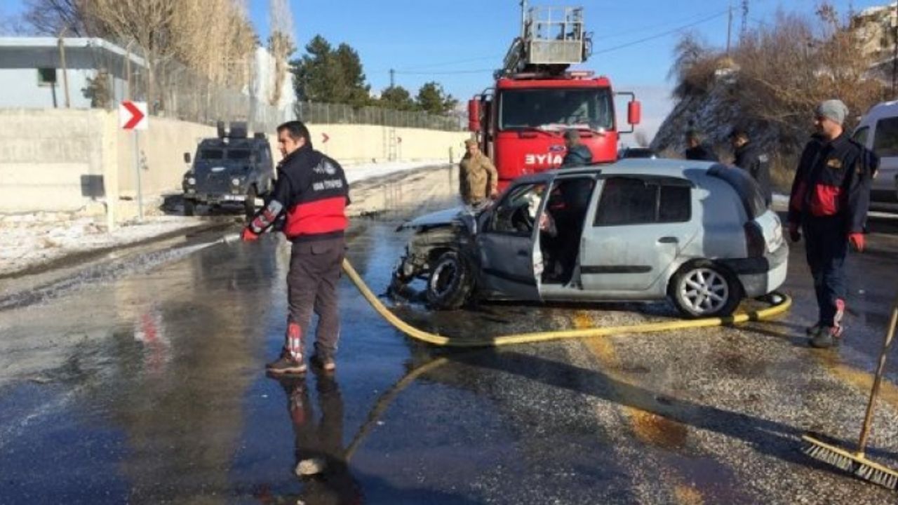 Van'da Trafik Kazası; 3 Yaralı