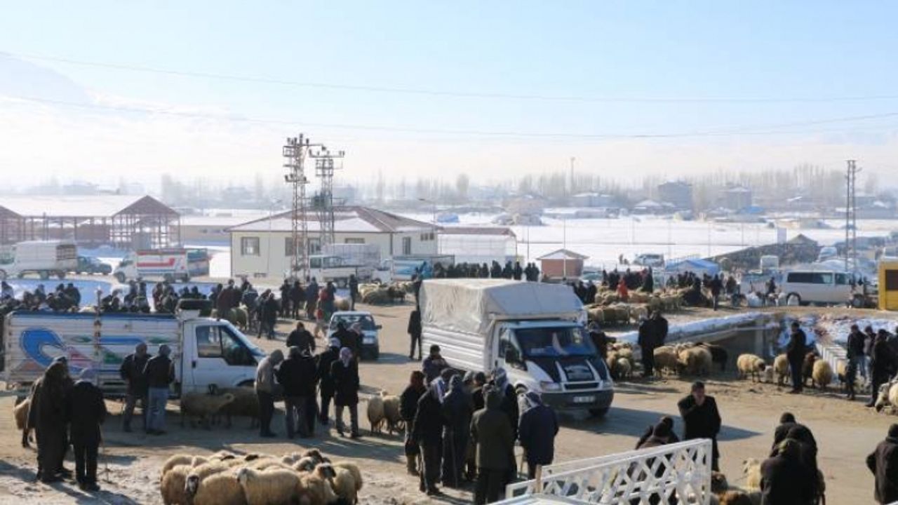 Van'da 8 aydır pazarın açılmasını bekliyorlar