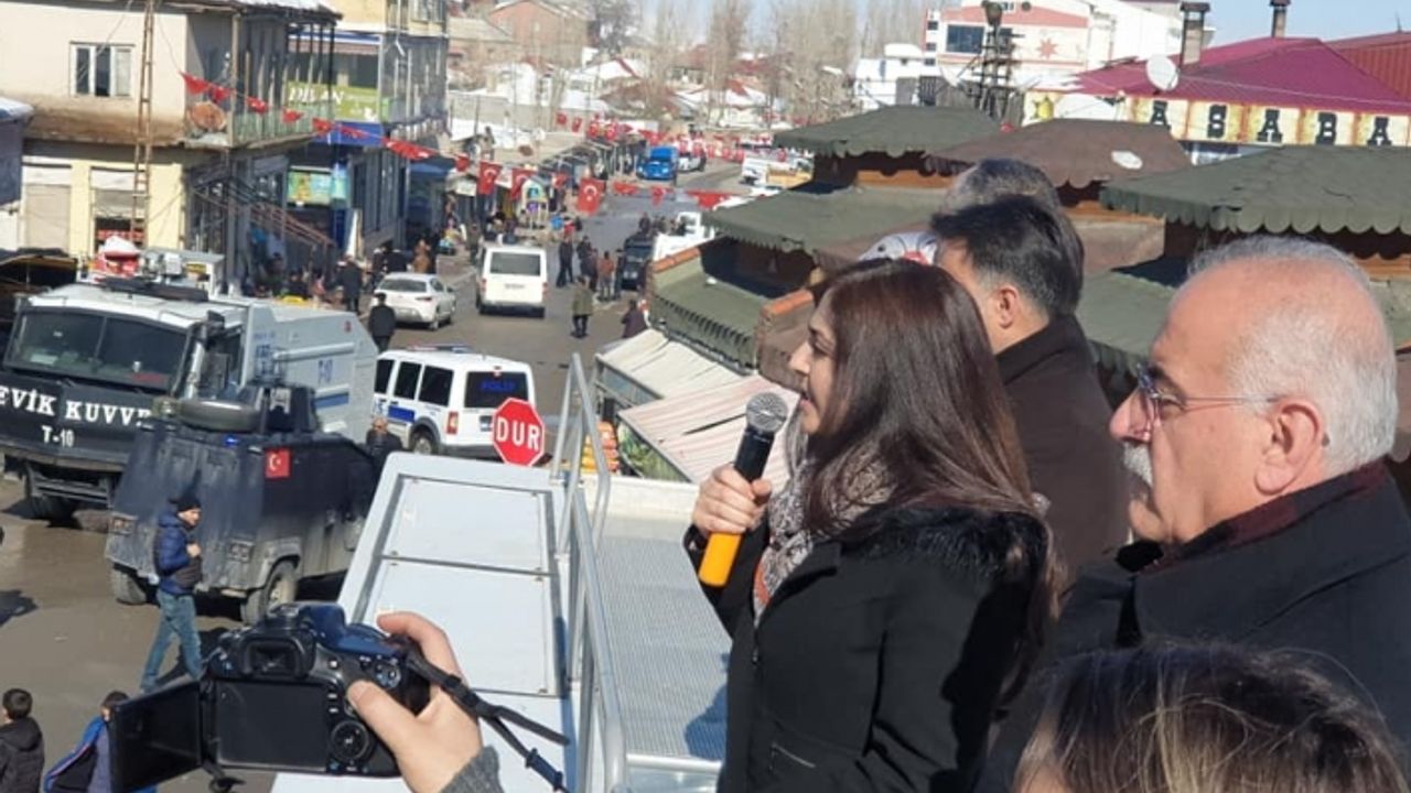 HDP Başkale'de seçim bürosunu açıtı:'Baskıya karşı halk dimdik ayakta'