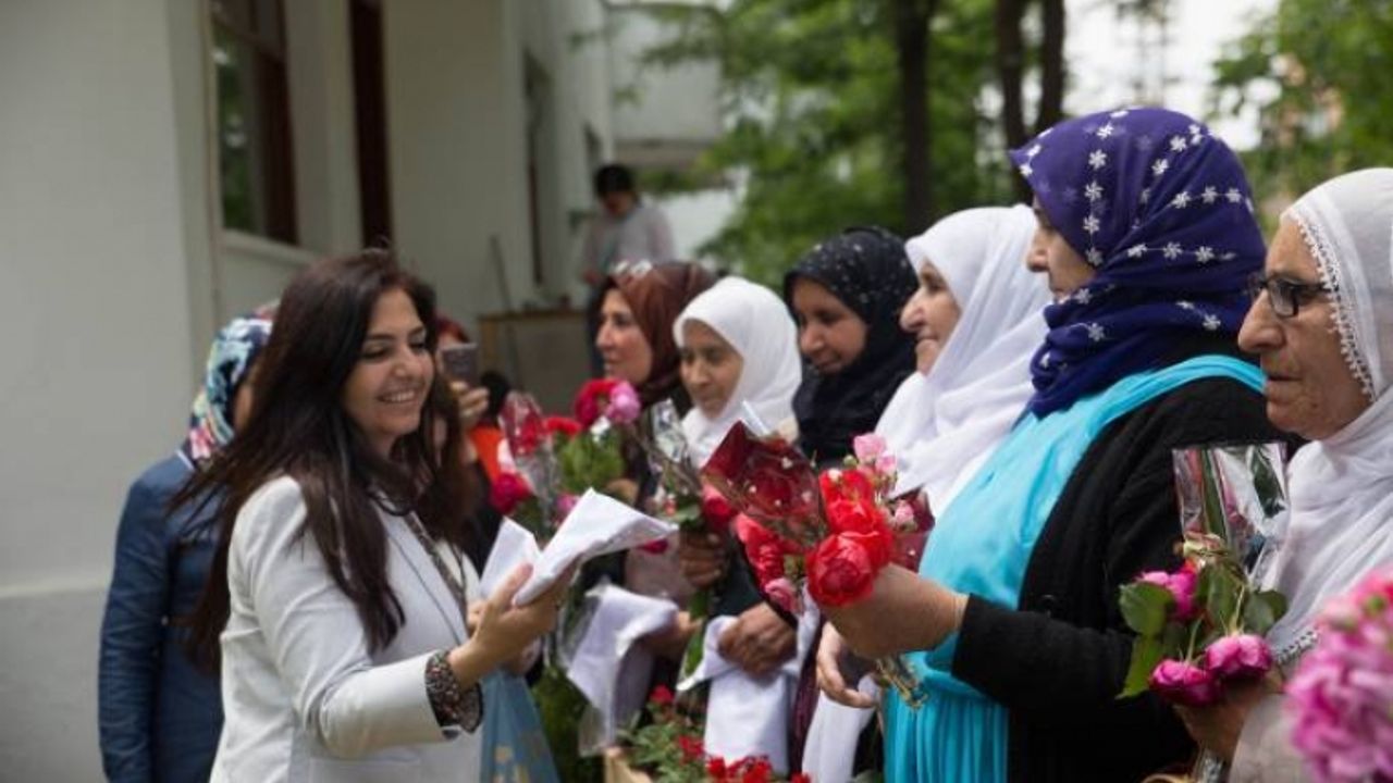 HDP Van adayı Özgökçe:'Eşbaşkanlık ve fermuar sistemiyle kadın her yerde'