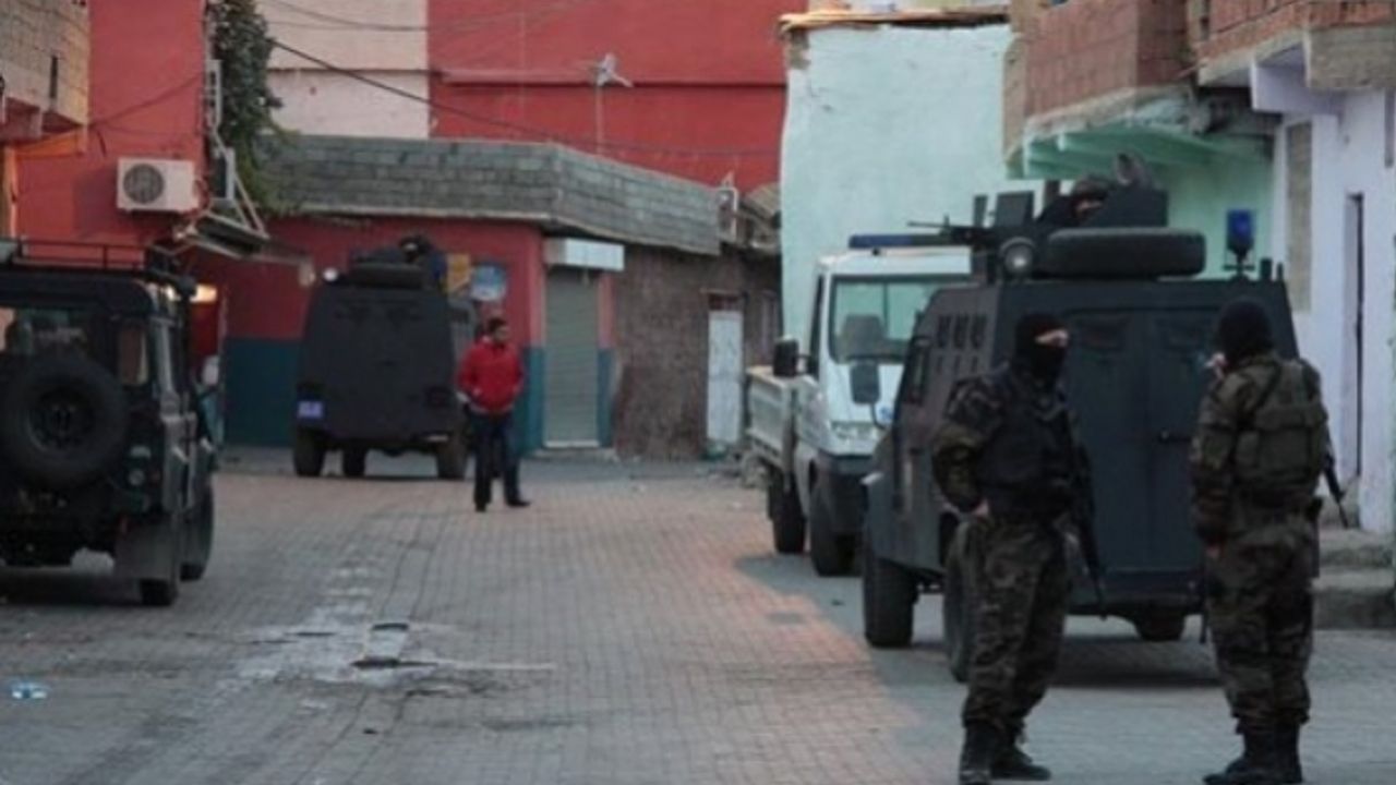 Van'da Ev Baskınlar 27 gözaltı