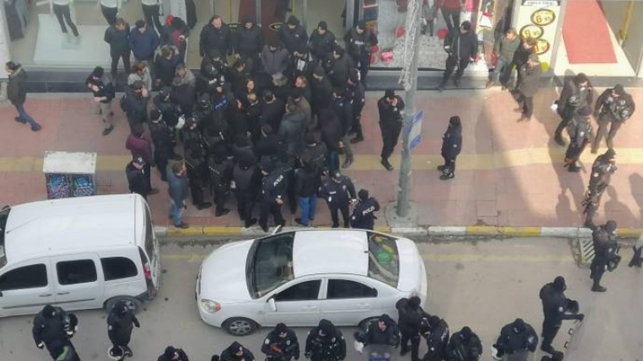 Van'da HDP'li vekiller polis ablukasını aştı