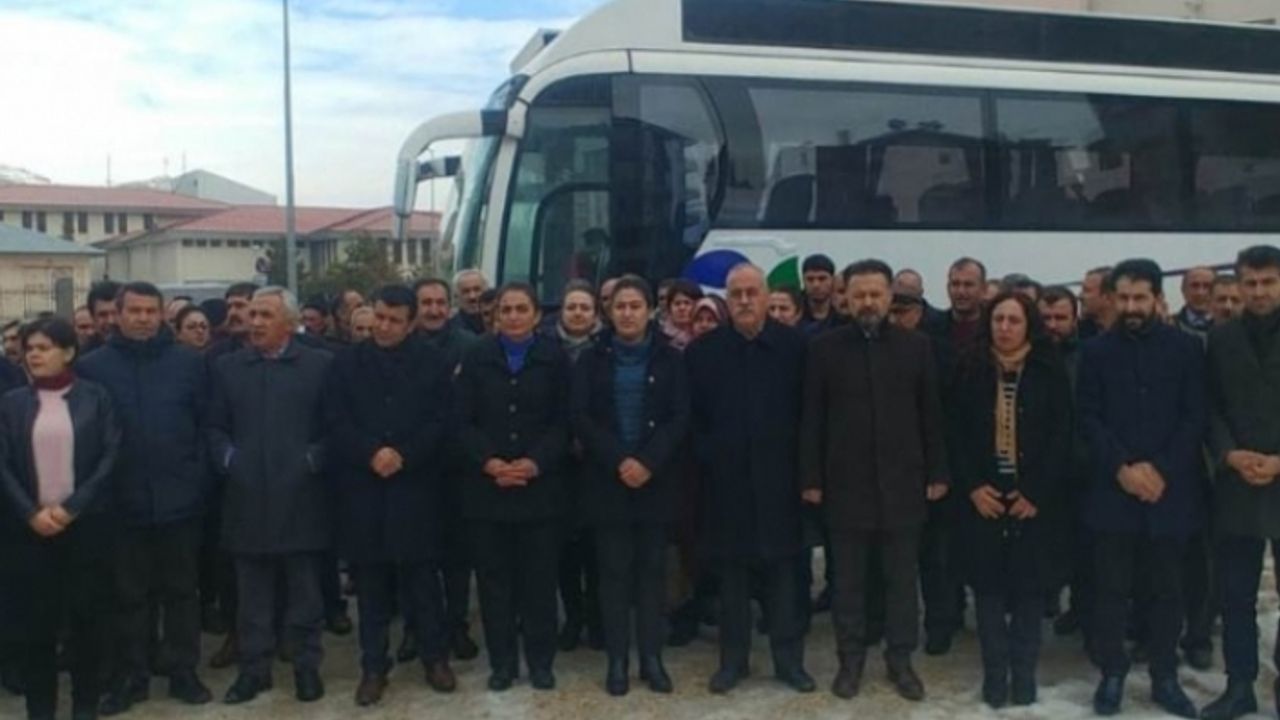 Van’da HDP otobüsüne saldırı kitlesel olarak kınandı