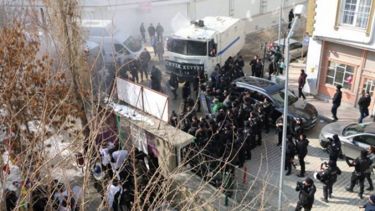 Van’da Leyla Güven yürüyüşüne müdahale: 2 yaralı