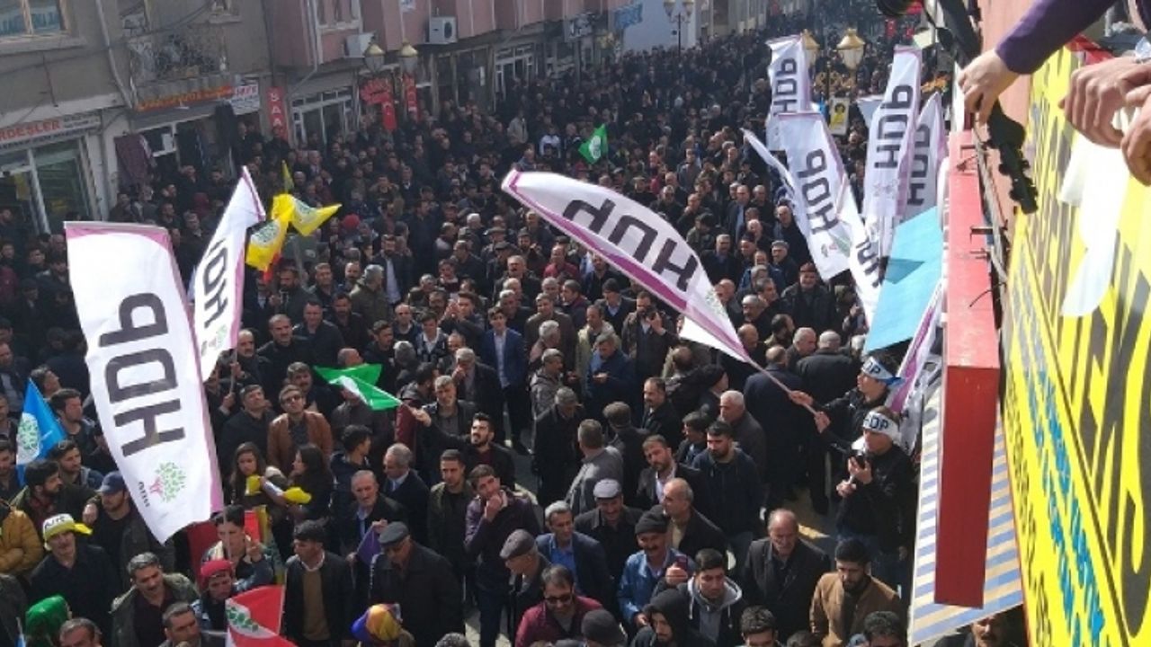HDP'nin İpekyolu'nda seçim bürosu açılışı mitinge dönüştü