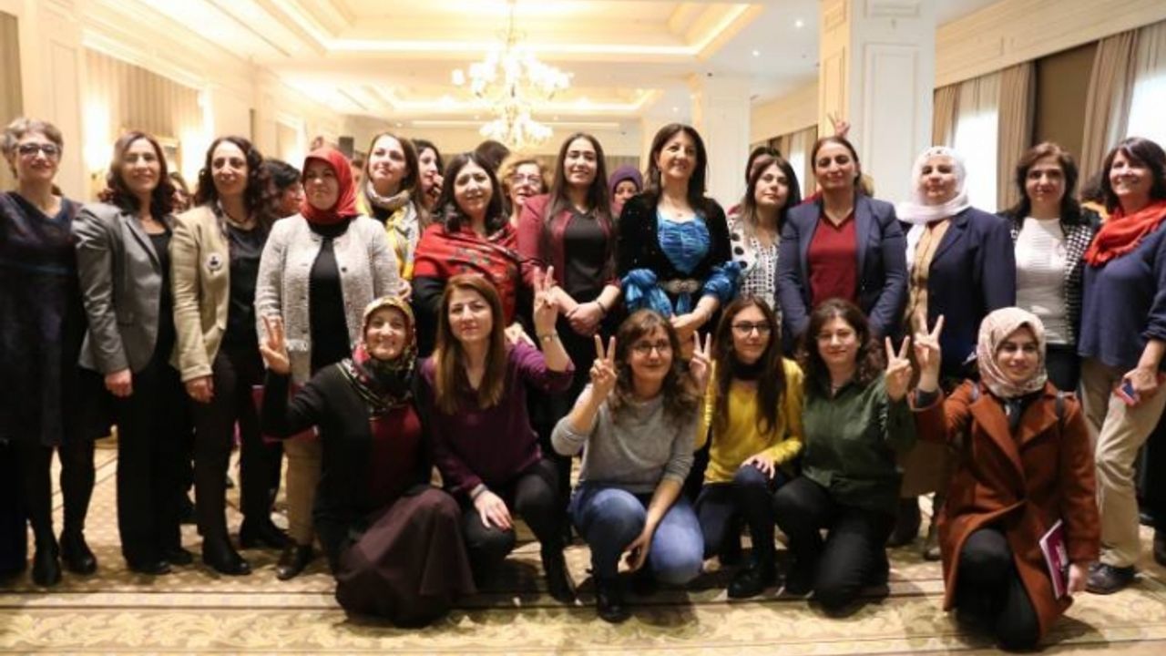 Van'da HDP Kadın Meclisi’nden kayyım raporu: Kadınlar gümbür gümbür geliyor