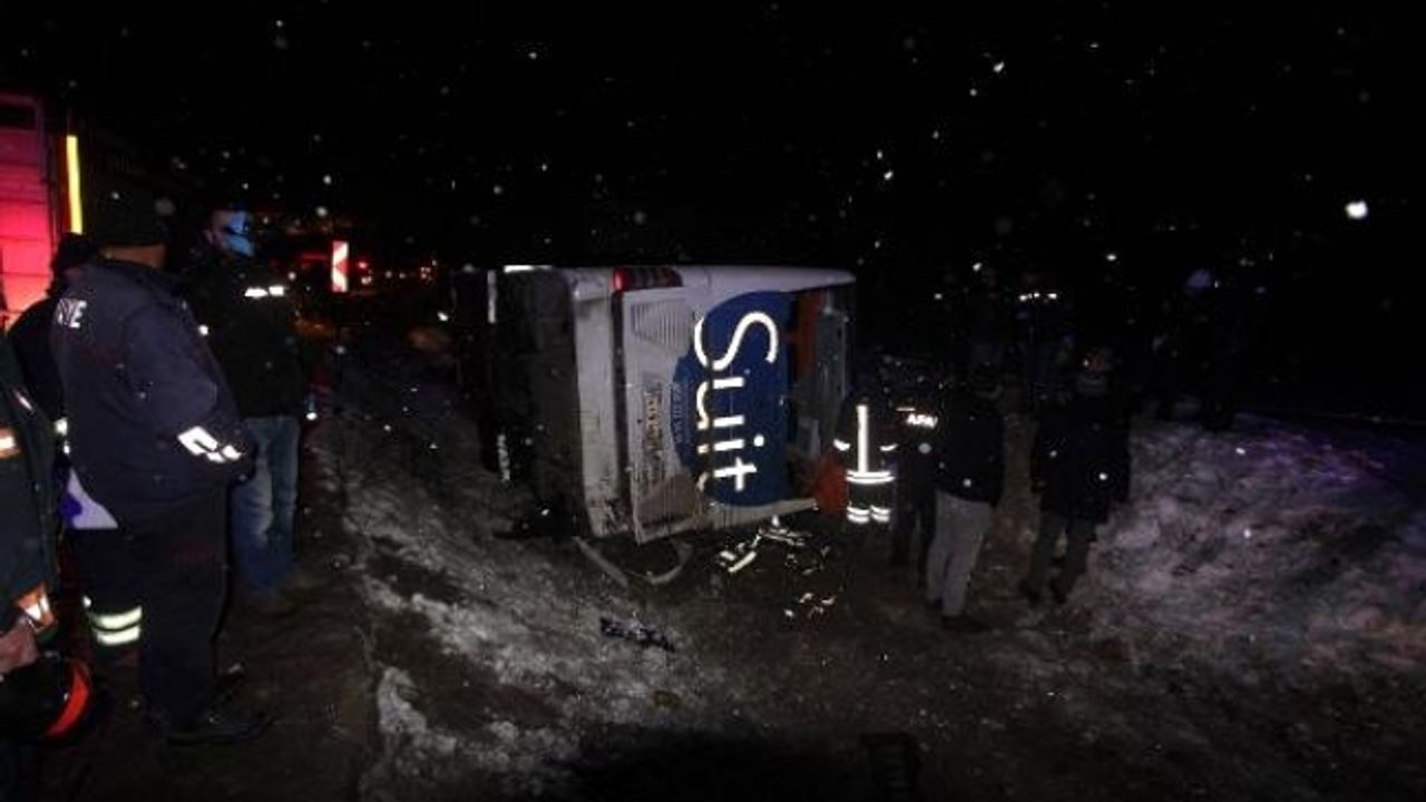 Van'dan Samsuna giden otobüs kaza yaptı: 2 kişi hayatını kaybetti, 20 Yaralı