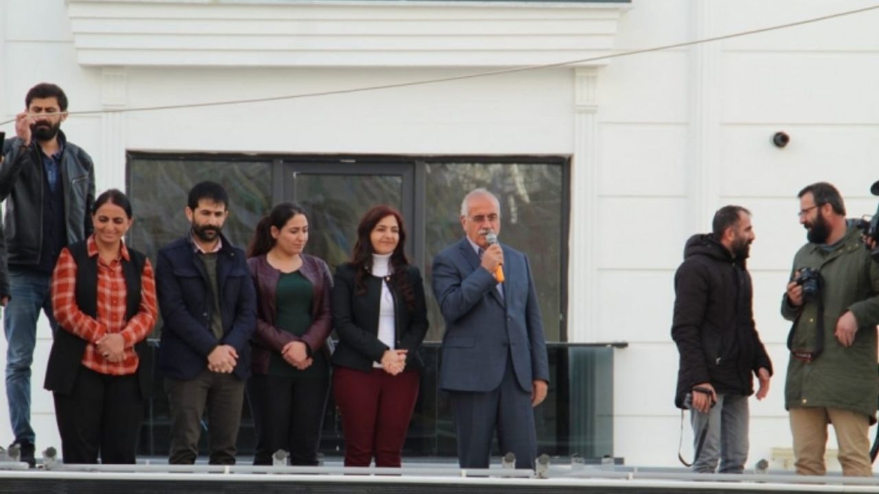 Van Büyükşehir Eş Başkanları:  ‘Defol git’ diyen, halkımızdan gerekli cevabı almıştır