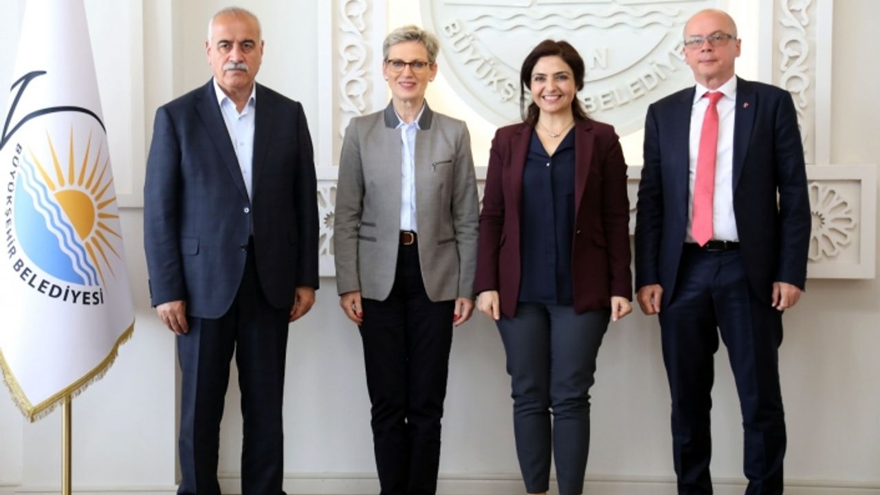 Avusturya Büyükelçisi Tilly Van Büyükşehir Eşbaşkanlarını ziyaret etti