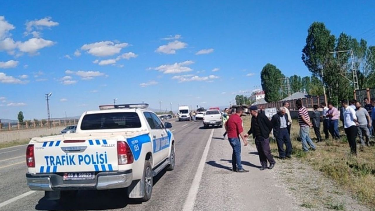 Erciş'te trafik kazası: 1'i çocuk 3 kişi hayatını kaybetti