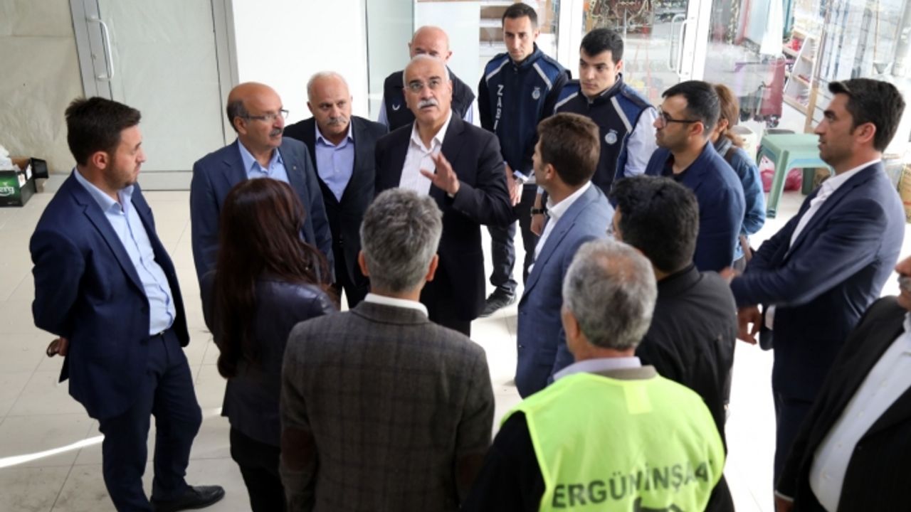 Eşbaşkanlar AVM'ye çevrilen çok katlı otopark binasında incelemelerde bulundu