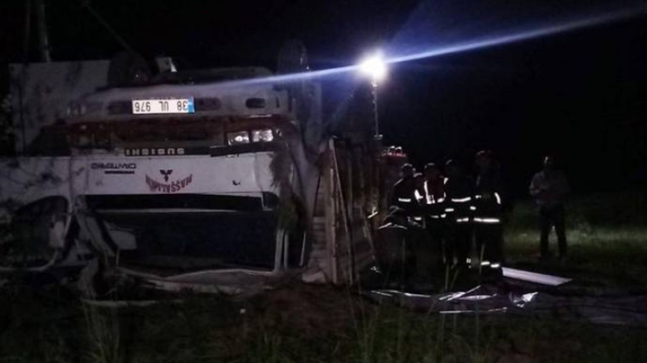 Van'da Mültecileri taşıyan kamyon devrildi: 5 ölü, 39 yaralı