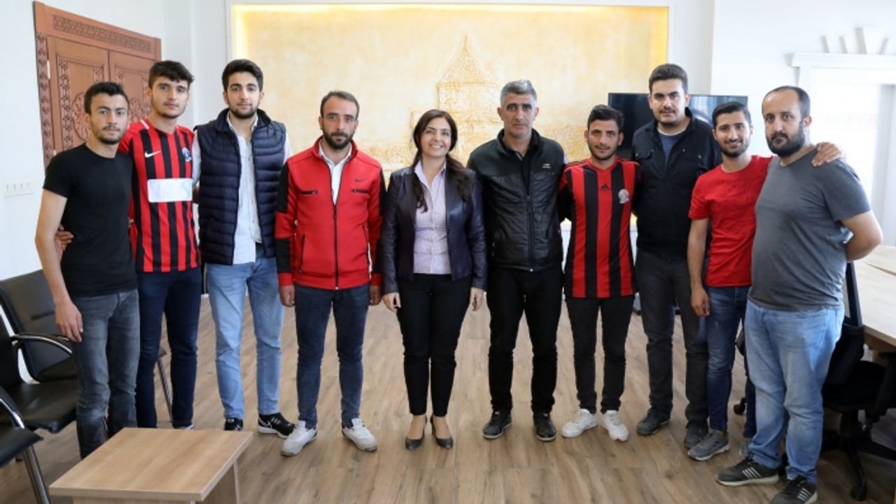 Van Spor Taraftarları final maçı öncesi Eşbaşkan Özgökçe'yi ziyaret etti