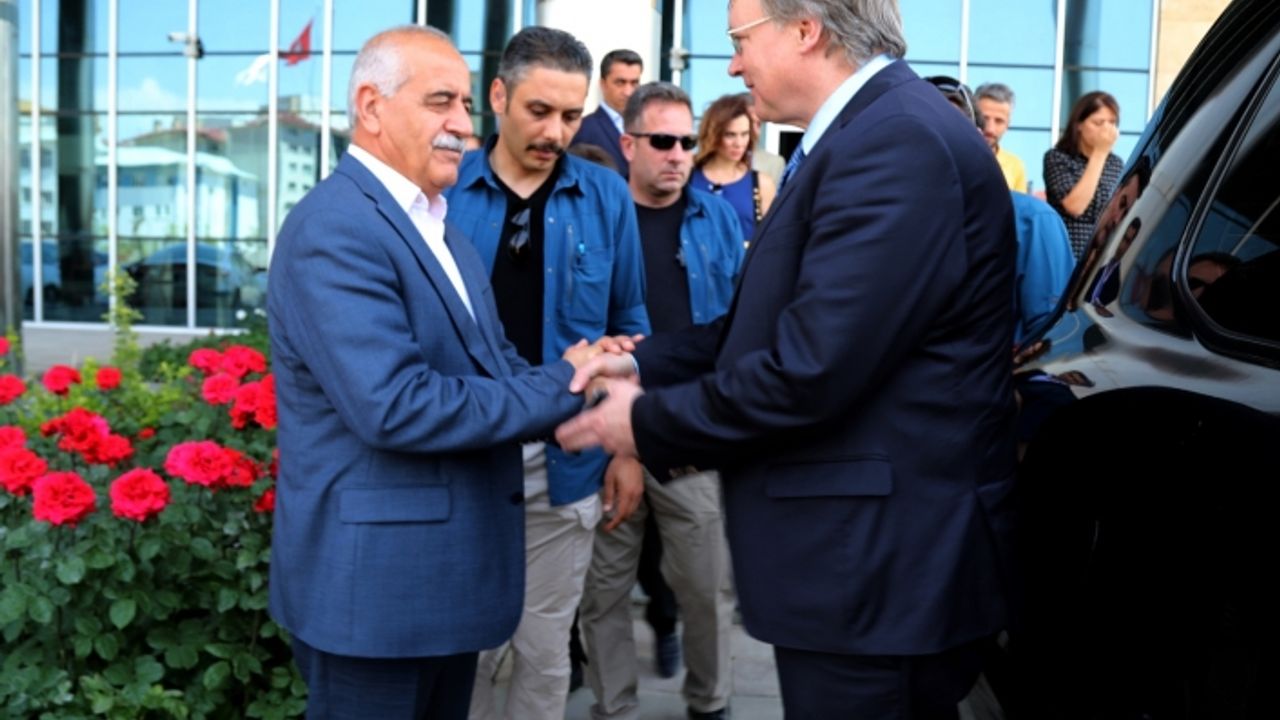 Avrupa Birliği Türkiye Delegasyonu Başkanı Berger Van Belediyesi’ni ziyaret etti
