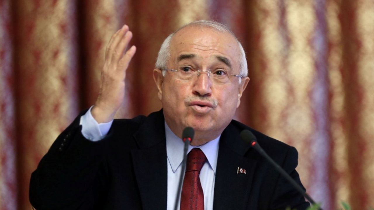 Cemil Çiçek'ten Davutoğlu ve Babacan'a eleştiri