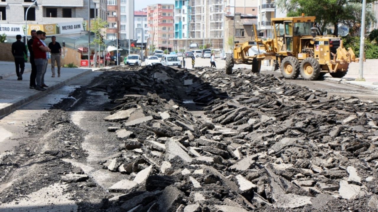 Van'da Garantili yol yeniden asfaltlanacak