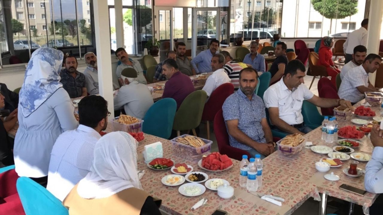 Erciş’te Eş Başkanlar Sanayi Sitesi Esnafı ile Bir Araya Geldi