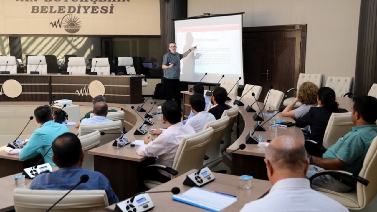 Van Büyükşehir Belediyesi kentte ulaşımı rahatlatmak için çalışmalarını sürdürüyor