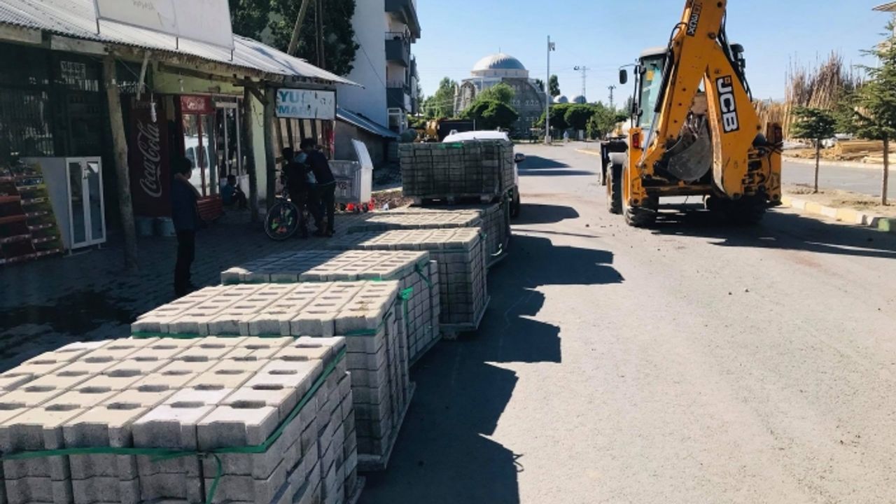 Erciş Belediyesi'nden Parke Taşı Çalışması