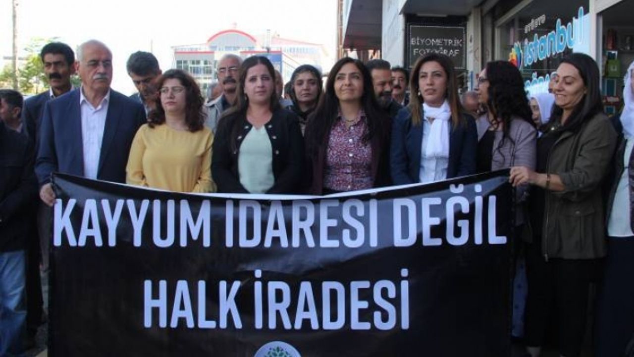 İmir: Binaya kayyum atadınız ama biz halkımızın arasındayız