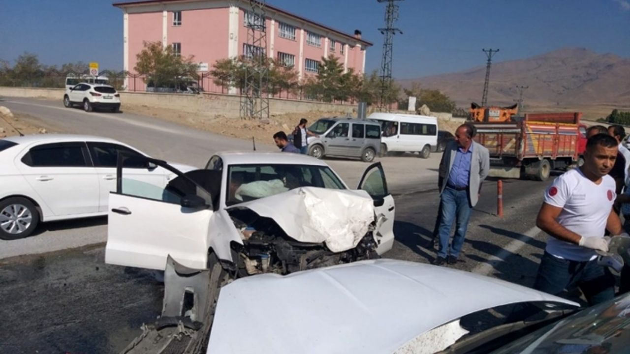 Van Erciş karayolunda kaza: 5 yaralı