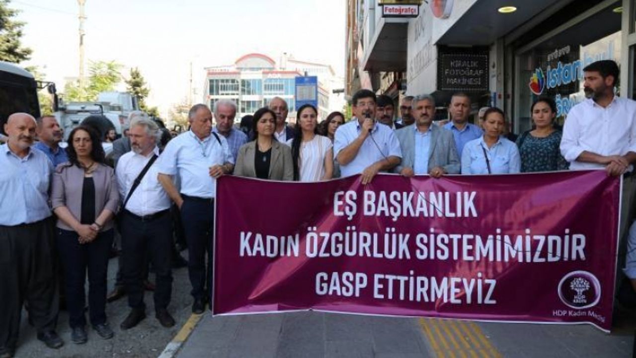 Van’daki nöbete yöre dernekleri desteği: Eşbaşkanların yanındayız