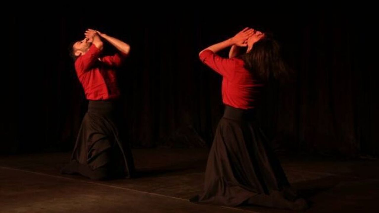 '4 kapı, 40 makam' Van'da izleyiciyle buluştu