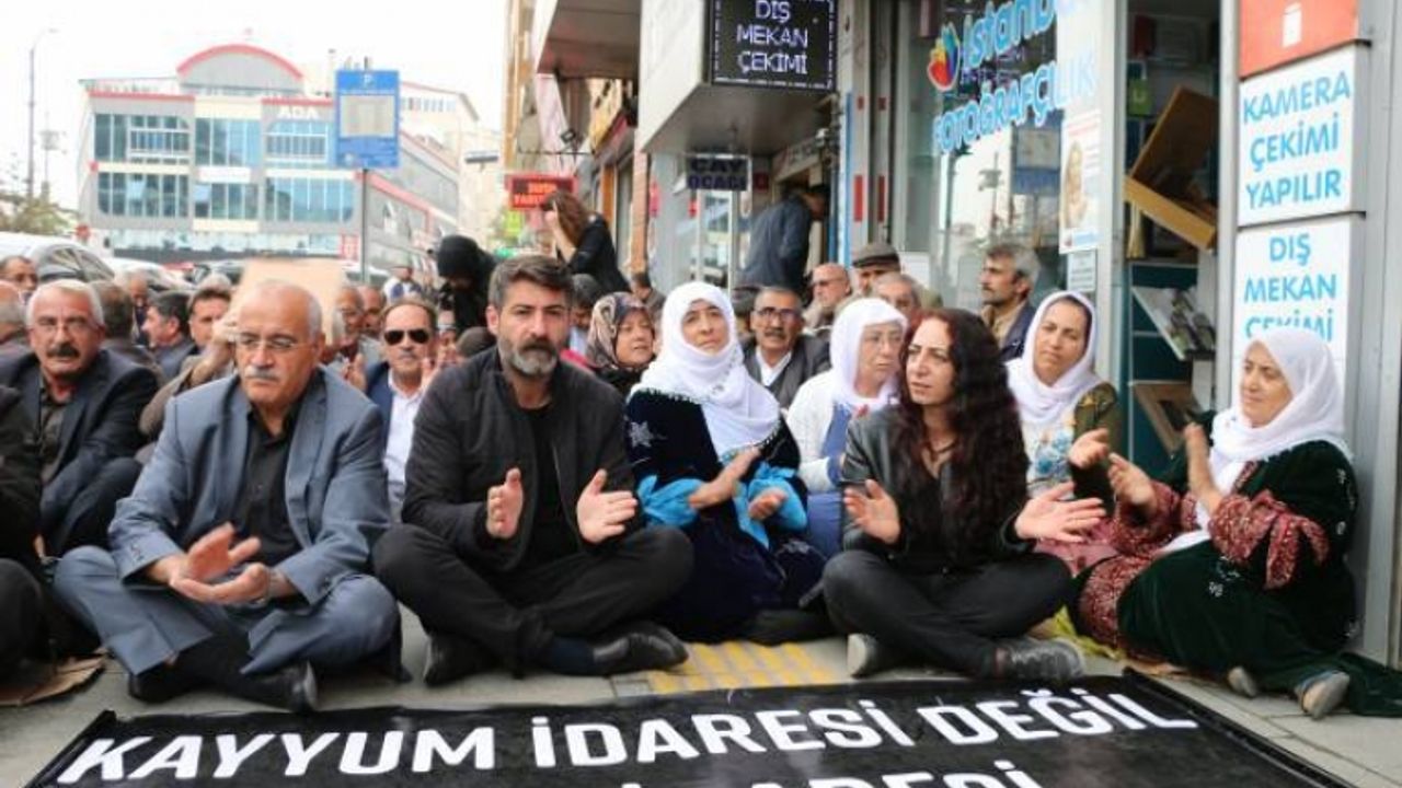 Van'da Demokrasi Nöbeti 52'inci gününde