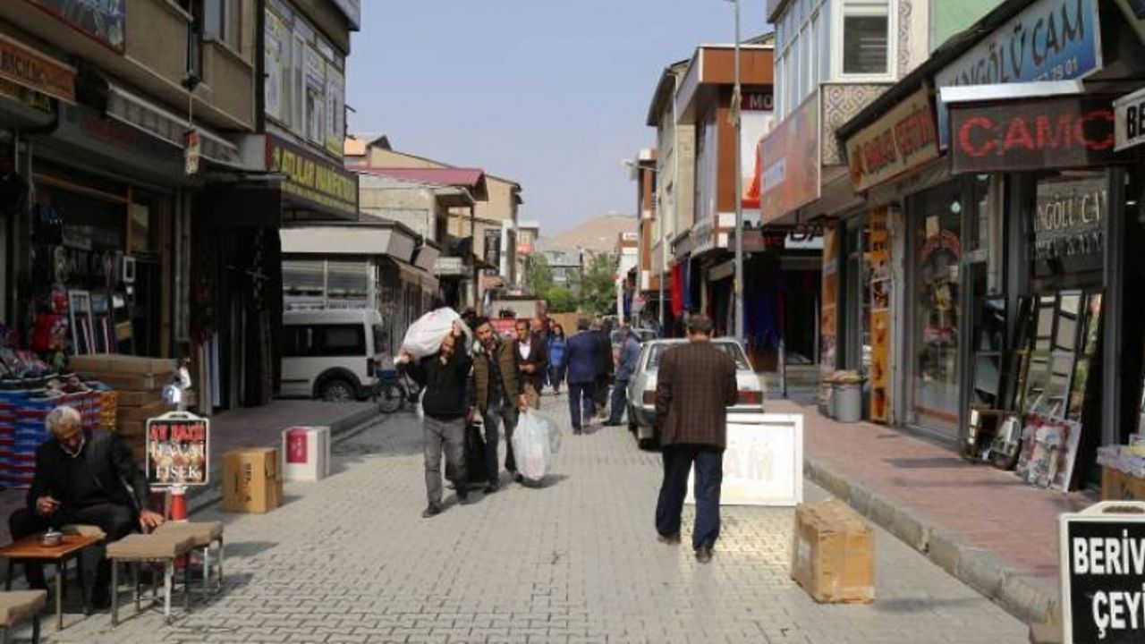 Vanlılar: Erdoğan kendi koltuğu için Suriye’ye giriyor