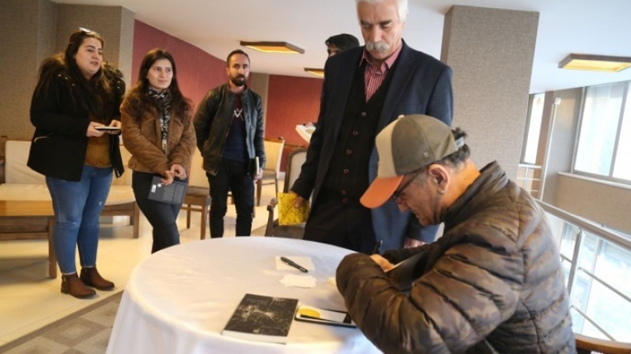 İlhami Sidar Van'da okurlarıyla bir araya geldi