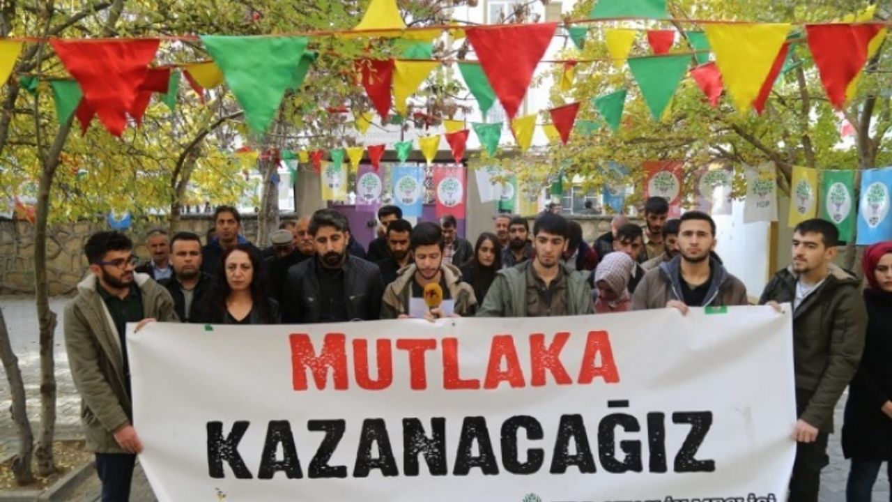 Van'da HDP'li gençlerden gözaltılara tepki: Arkadaşlarımız işkence gördü